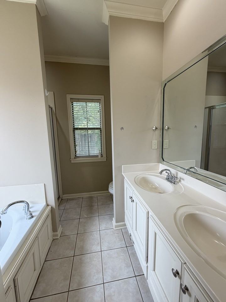 124 Saint Fabian Dr #1 - Photo 7 of 10