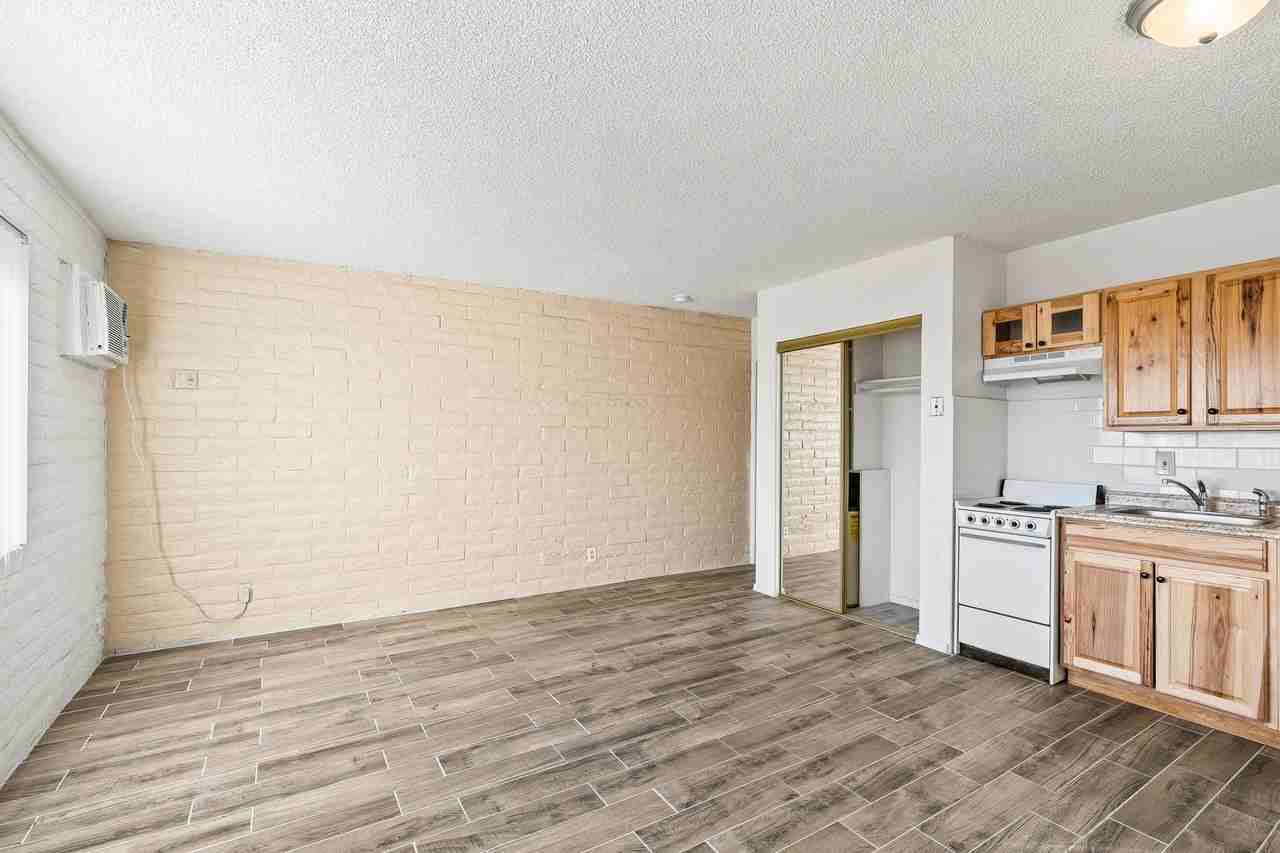 2565 N Park Ave - Photo 2 of 14
