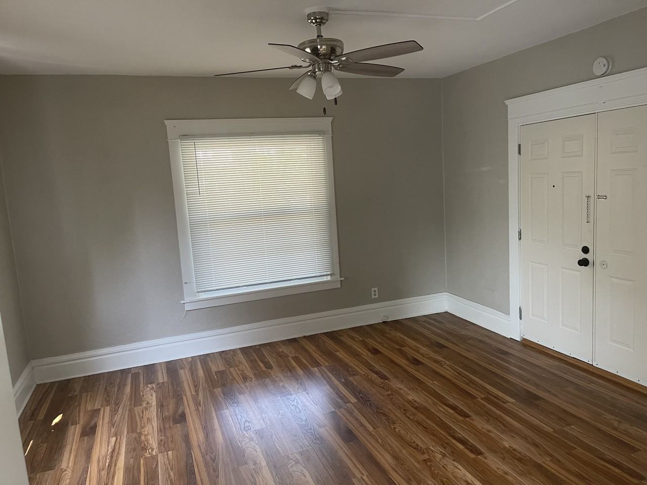 610 N Sycamore St #1 - Photo 4 of 50