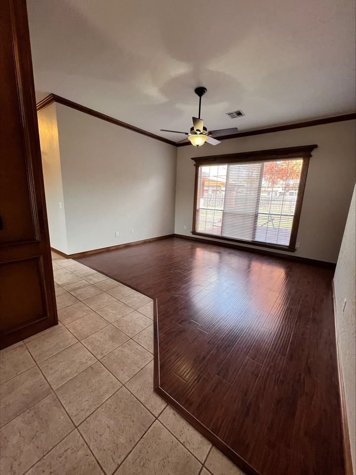 429 Daybreak Dr #1 - Photo 5 of 34