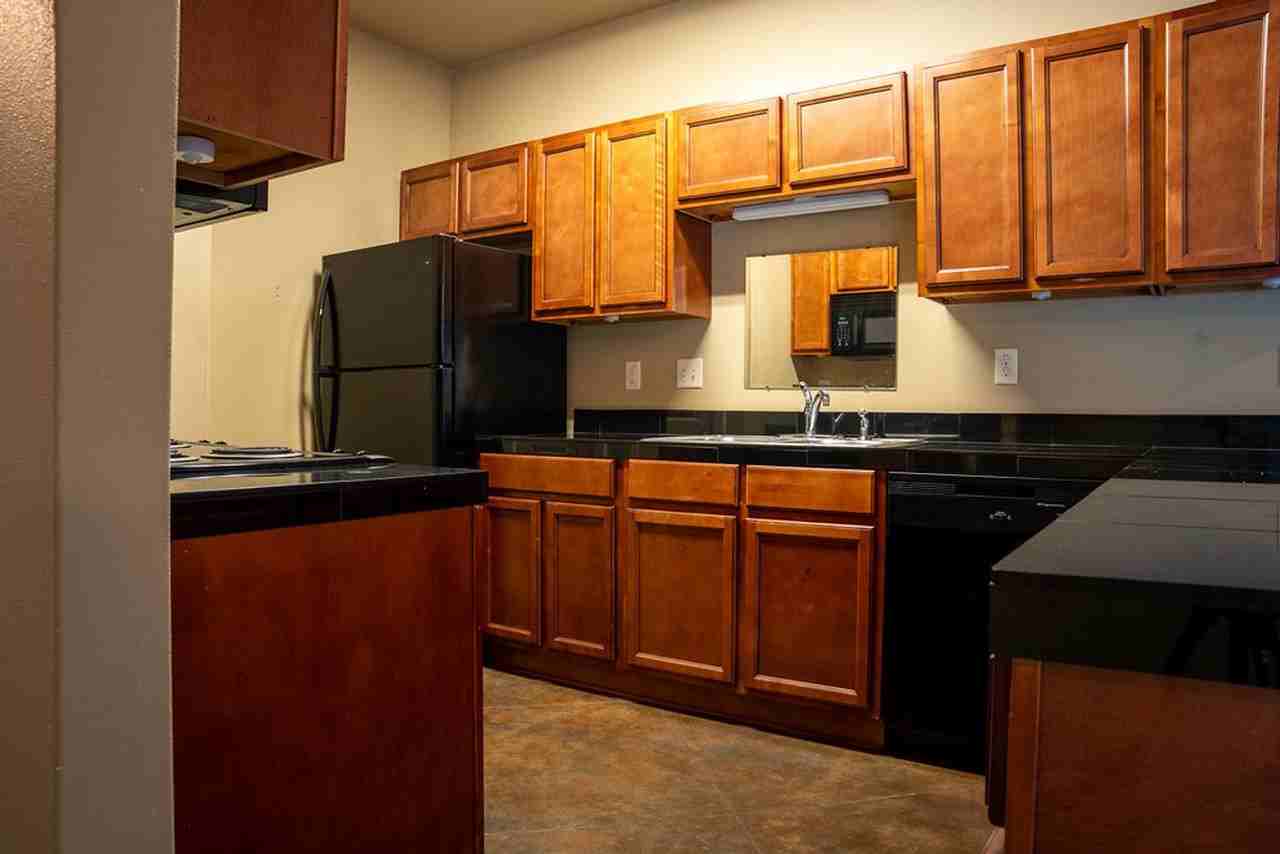 2400 MARKET PLAZA DRIVE - Photo 3 of 33