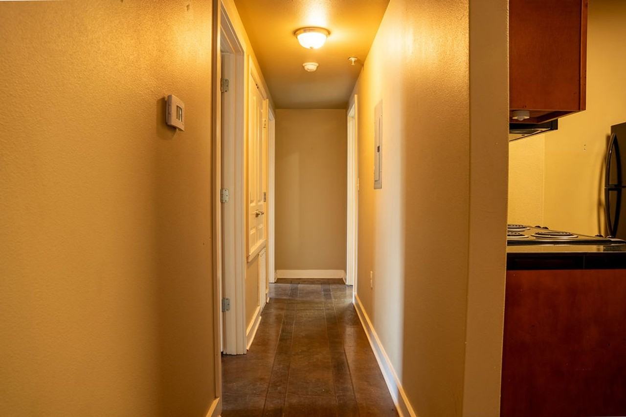 2400 MARKET PLAZA DRIVE - Photo 5 of 33