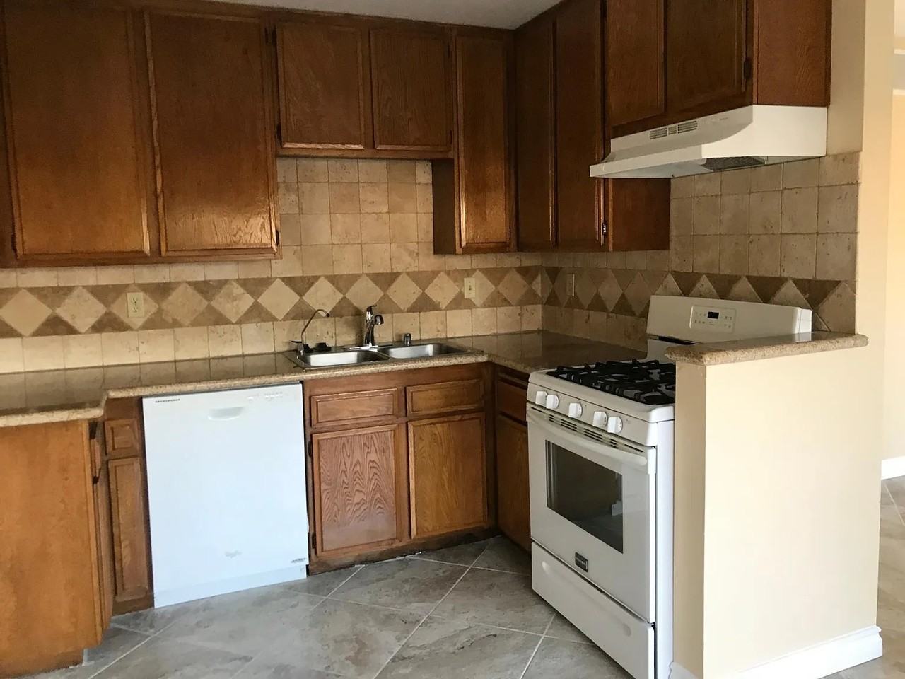 412 Clay Ave #1 - Photo 2 of 4
