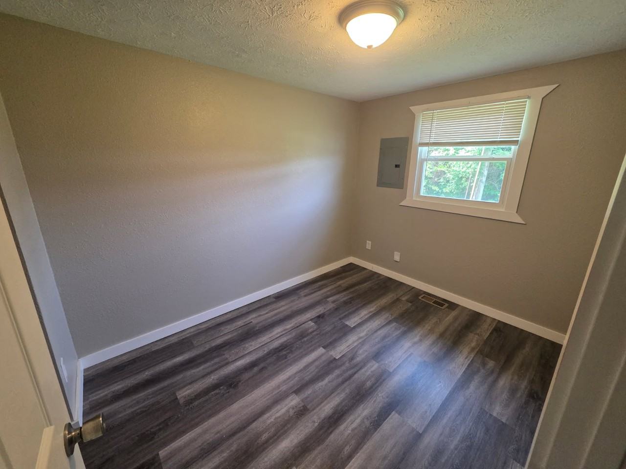 1170 Leota Dr #1 - Photo 5 of 7