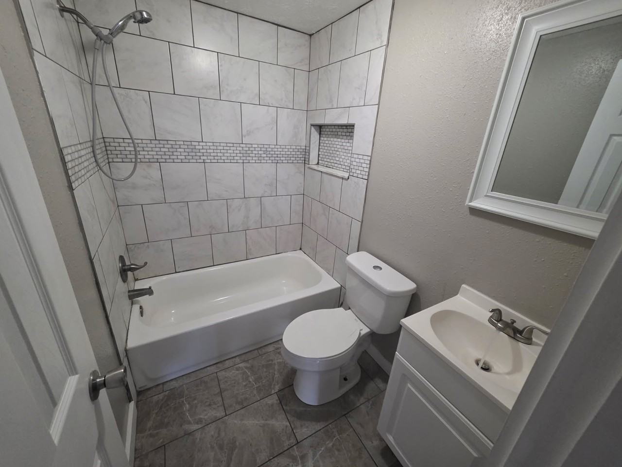 1170 Leota Dr #1 - Photo 6 of 7