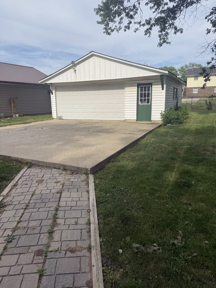116 Briargate Rd #1 - Photo 2 of 10
