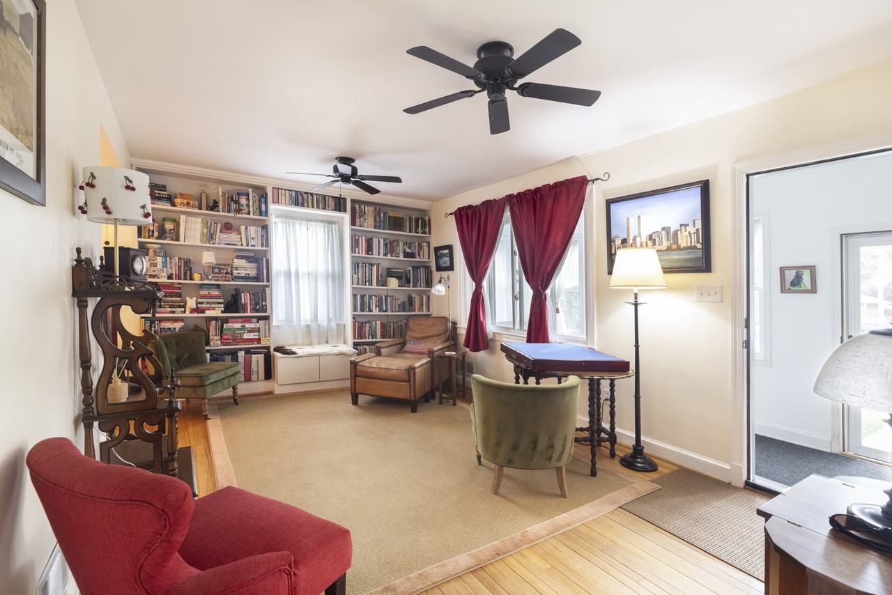 1815 Belvedere Blvd #1 - Photo 5 of 31