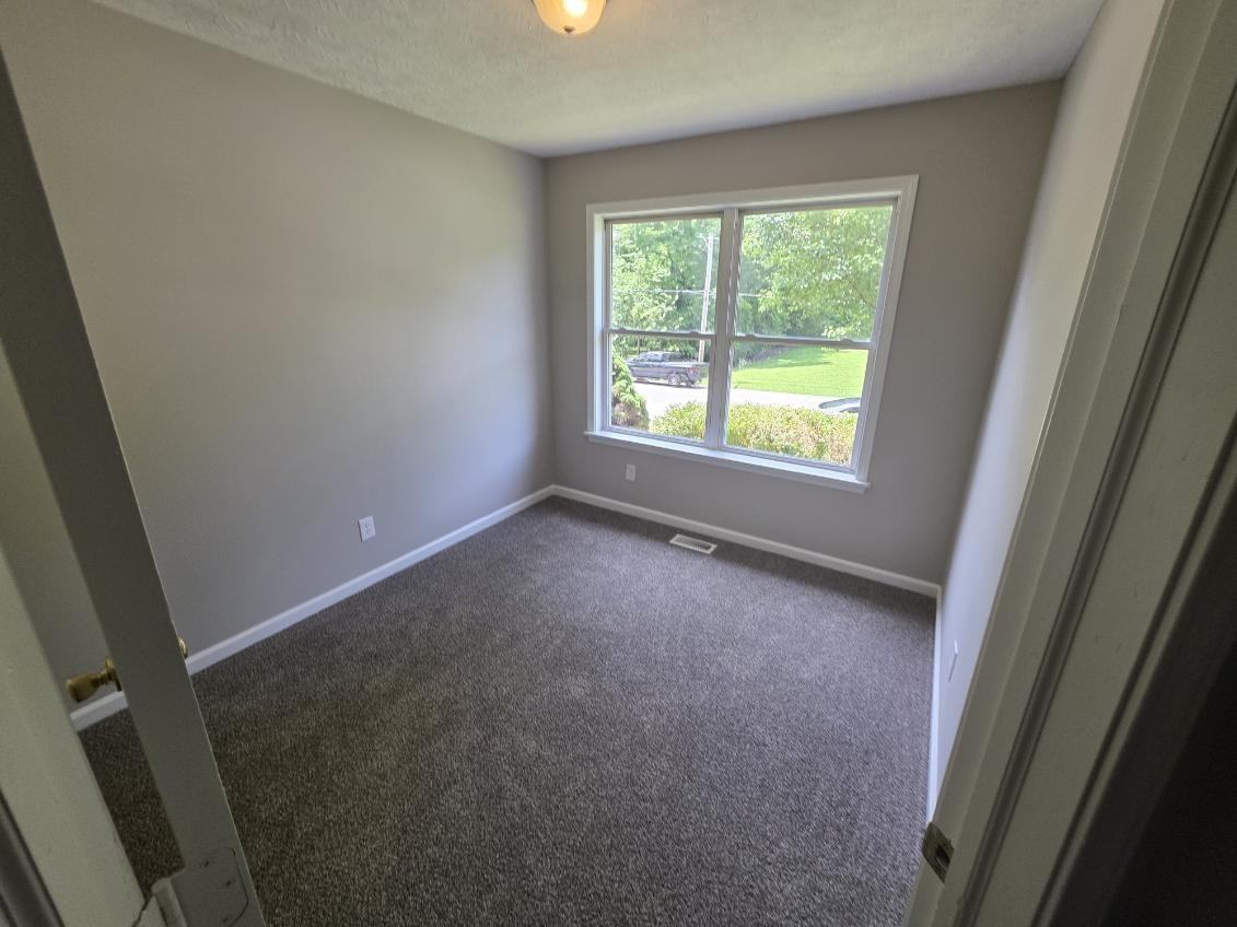 643 N Lincoln St #1 - Photo 6 of 11