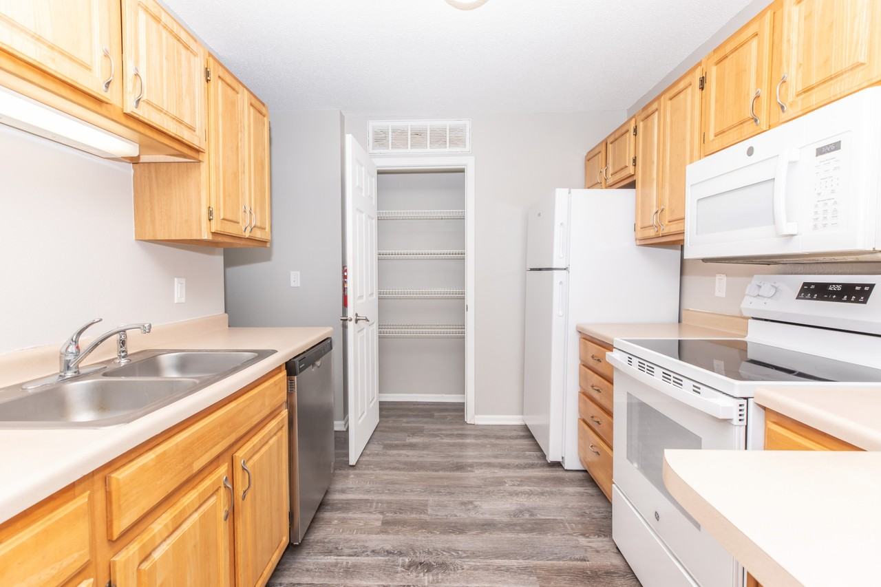 2674 Georgetowne Dr Nw #2674 - Photo 2 of 19