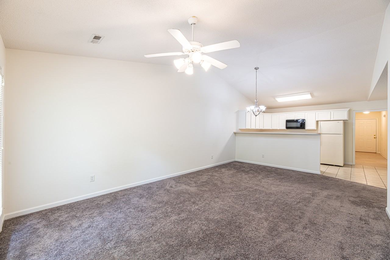 906 Mercer Dr #1 - Photo 4 of 24