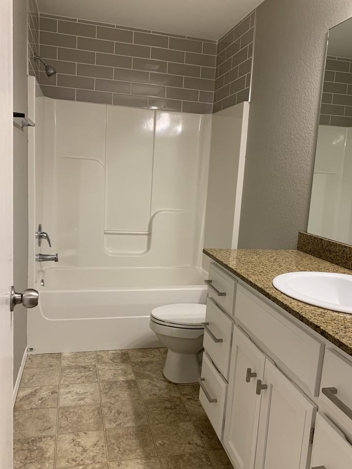 3007 Sw Windrift Ave #2 - Photo 2 of 13