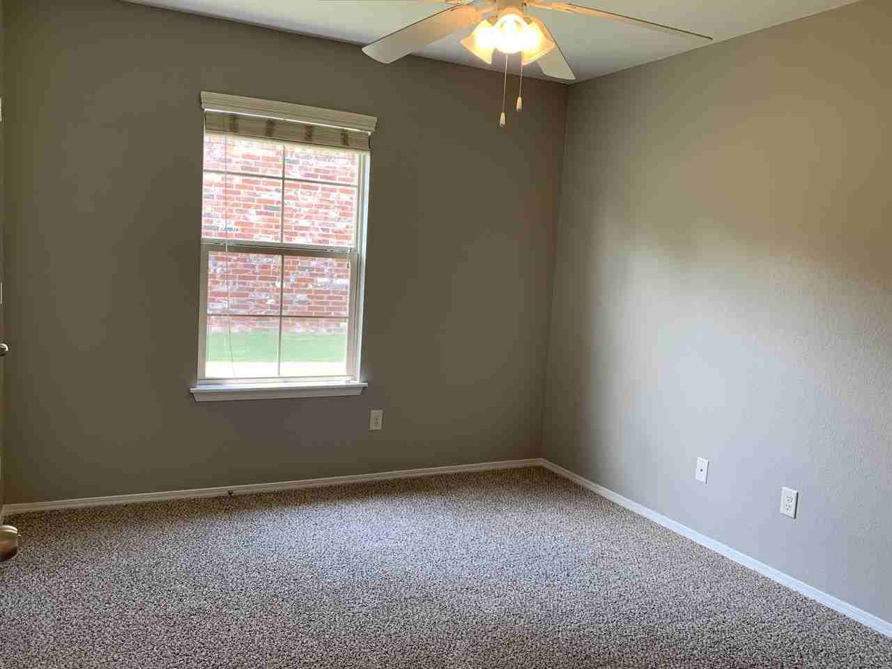 3007 Sw Windrift Ave #2 - Photo 3 of 13