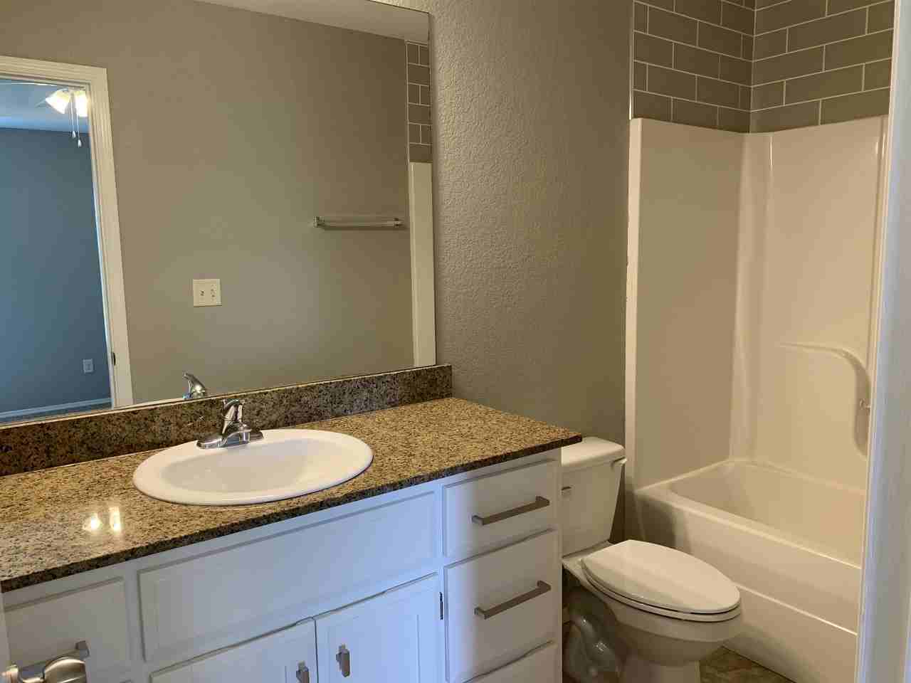 3007 Sw Windrift Ave #2 - Photo 6 of 13