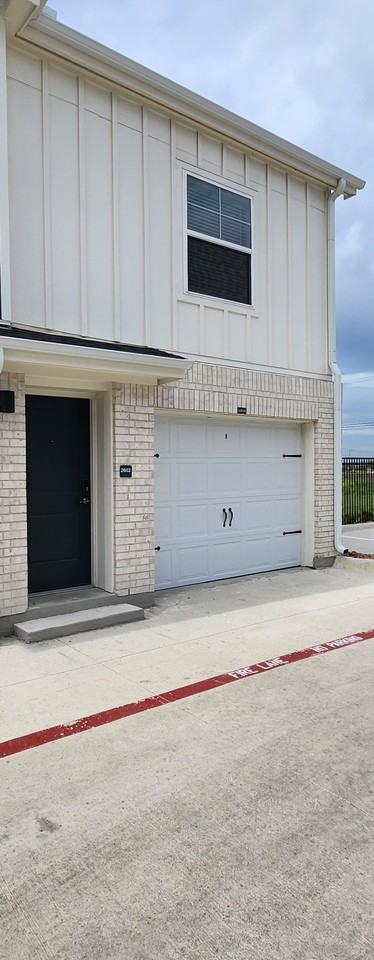 600 Creekside Crossing - Photo 2 of 19