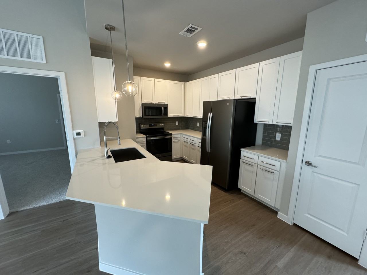 600 Creekside Crossing - Photo 4 of 19