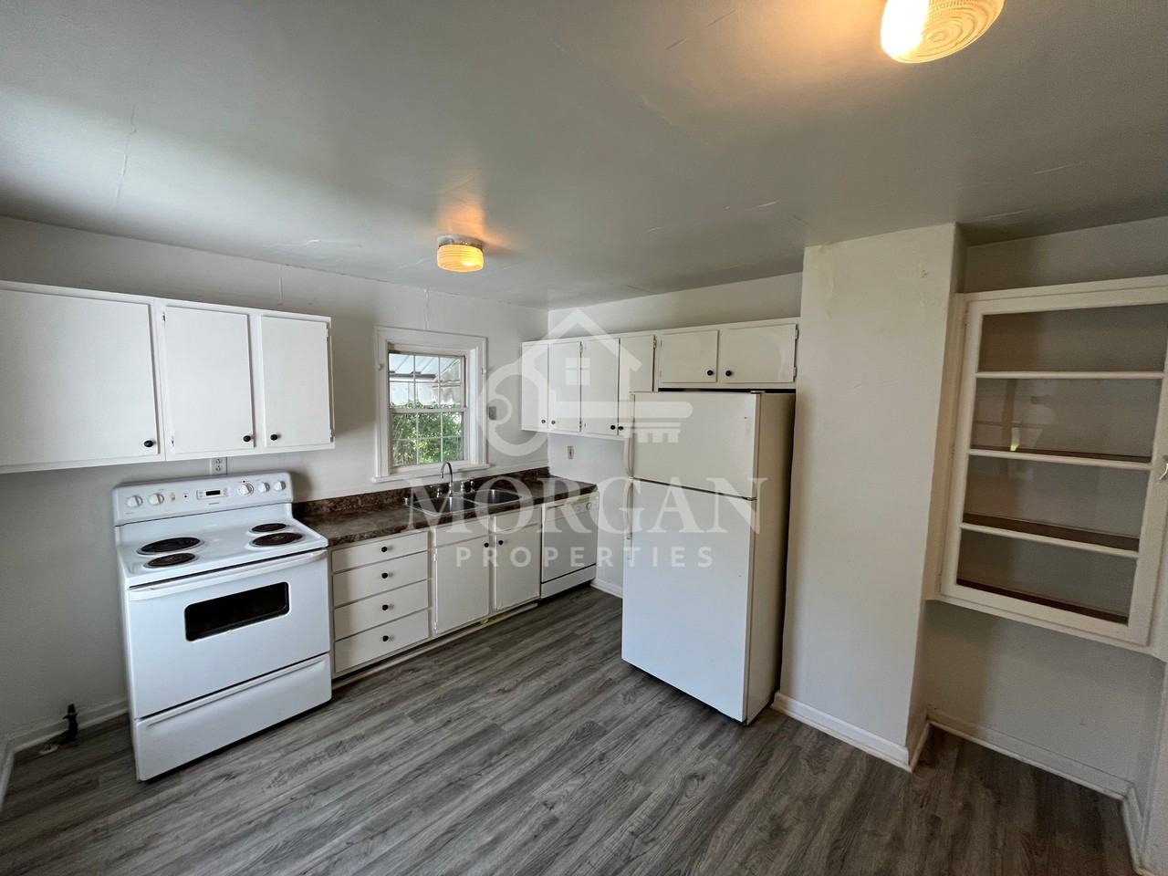 1501 E 31st St - Photo 3 of 6