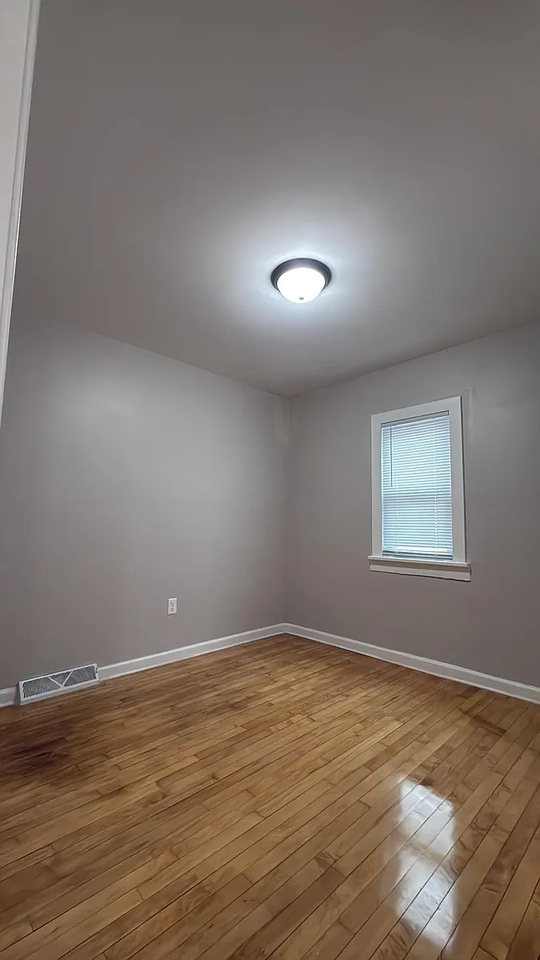 4813 N 36th St #1 - Photo 4 of 12