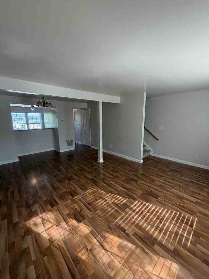 160 Lee St #1 - Photo 5 of 14