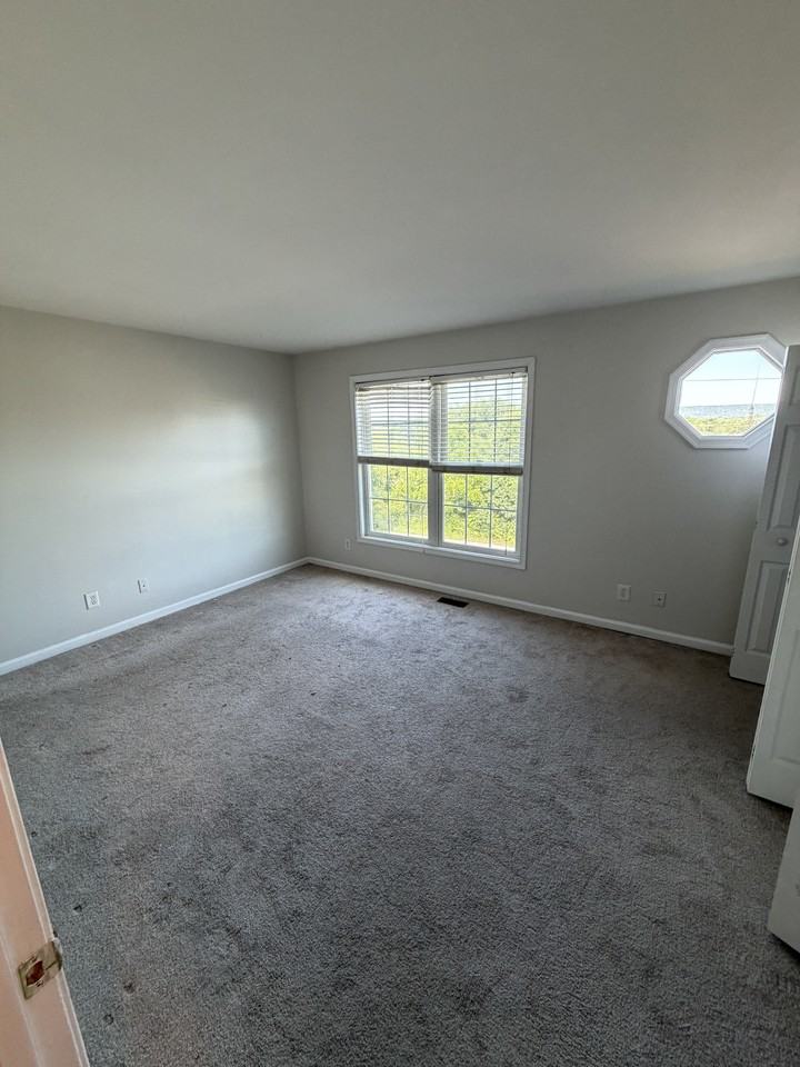 160 Lee St #1 - Photo 7 of 14