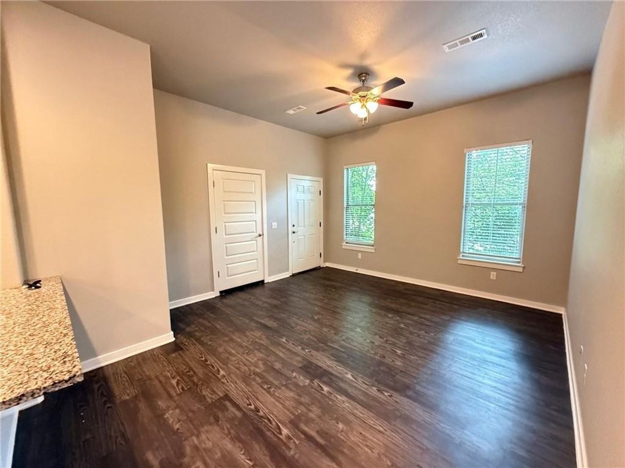 2367 W Houston St - Photo 2 of 20