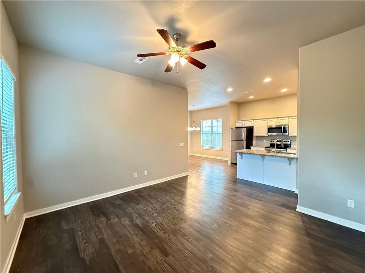 2367 W Houston St - Photo 3 of 20