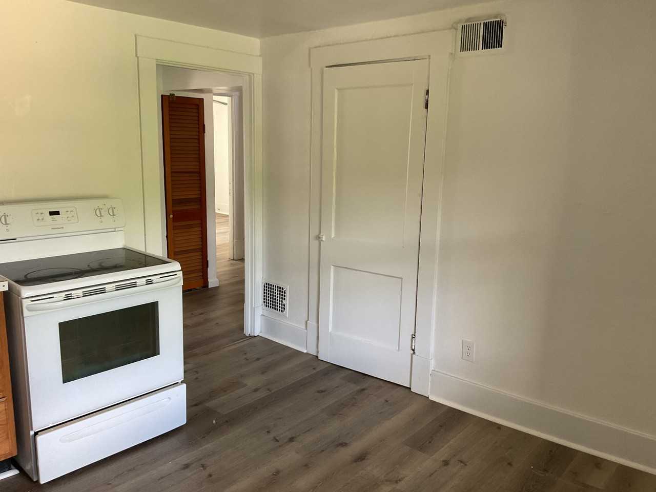 320 Main St Fl 2 #2 - Photo 5 of 9