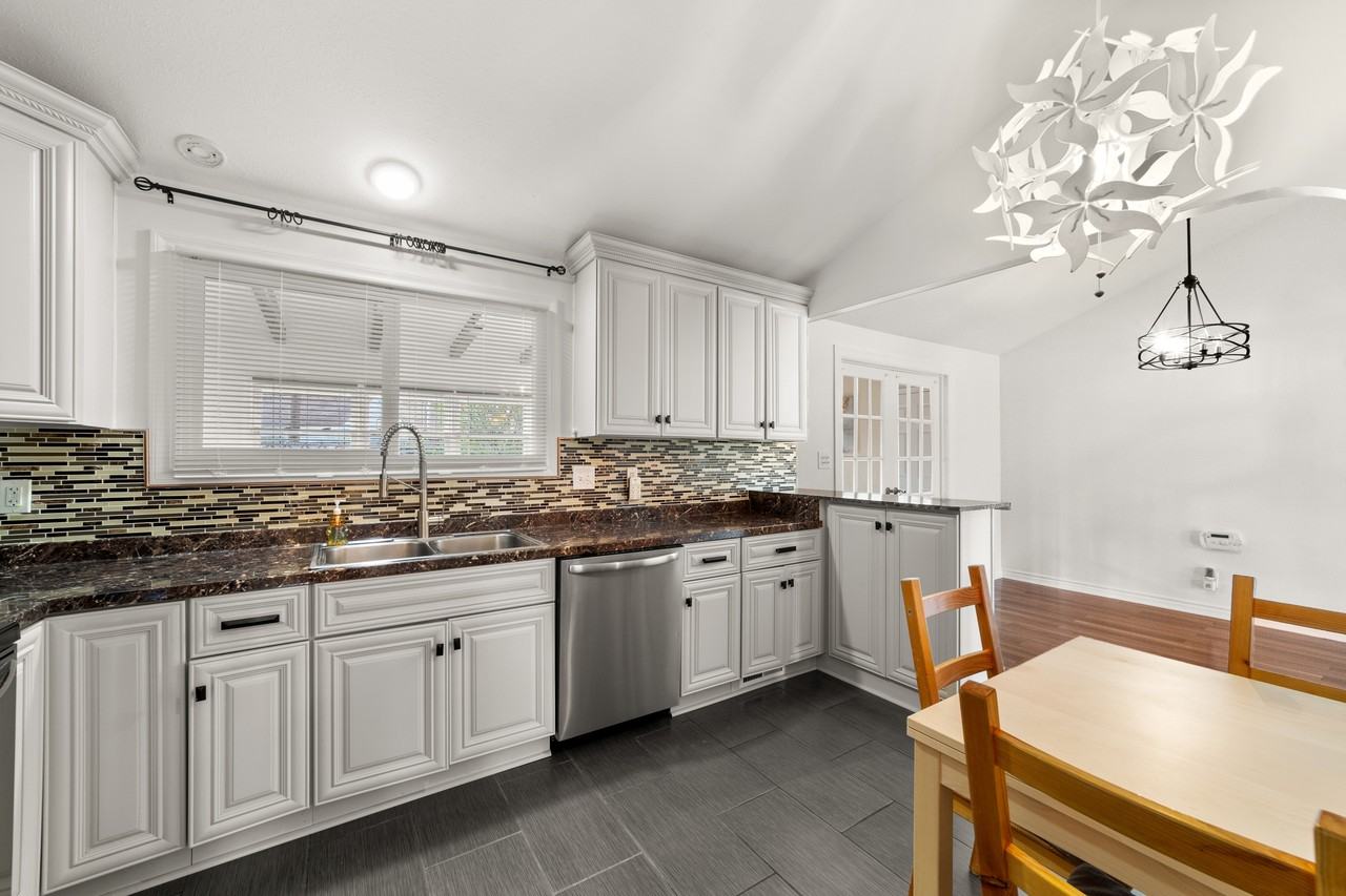10055 Concord Ct #1 - Photo 4 of 35