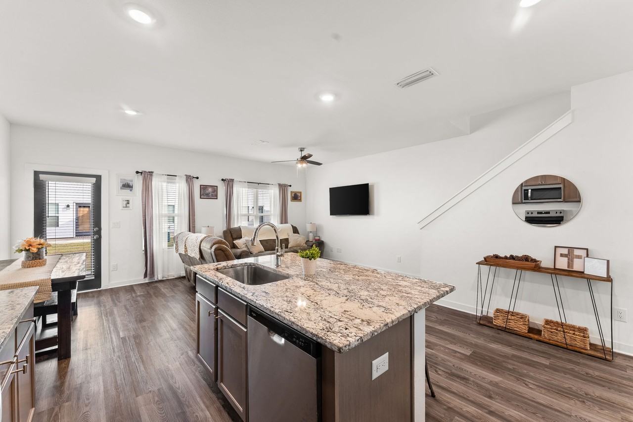 5899 Tyndall Pl #1 - Photo 7 of 19