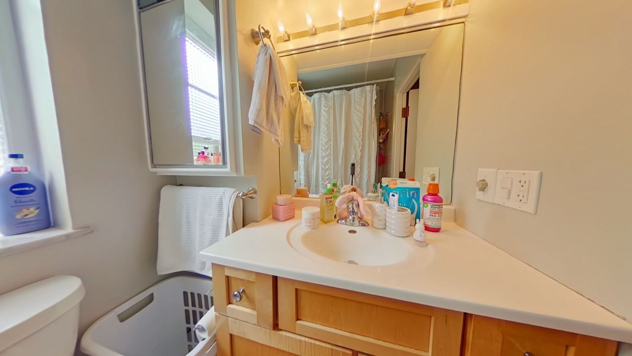 1247 N. State Pkwy - Photo 4 of 17