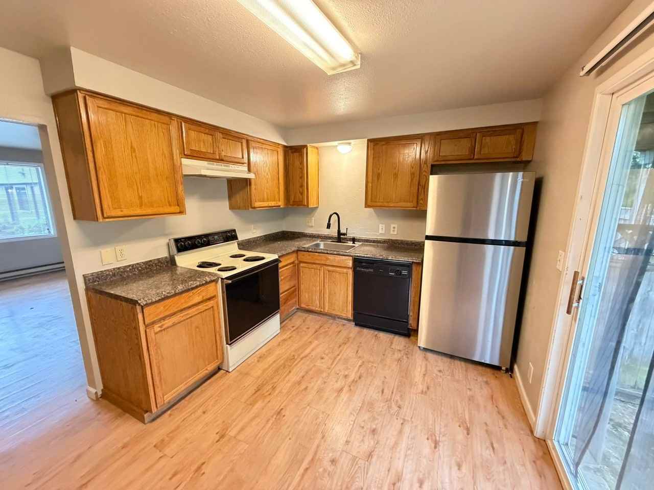 177 W C St #6 - Photo 5 of 21