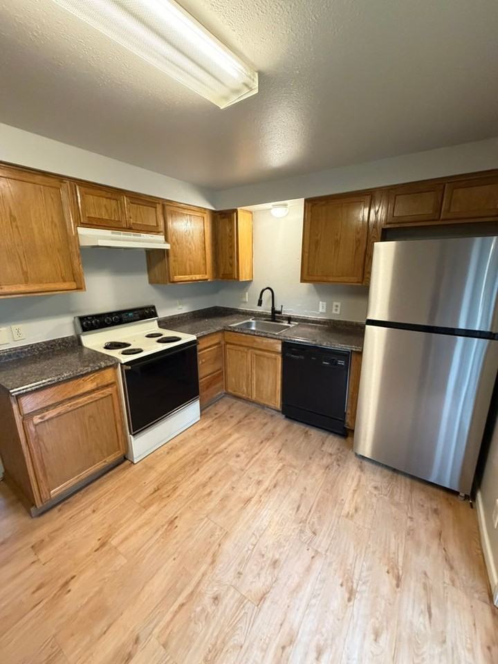 177 W C St #6 - Photo 6 of 21