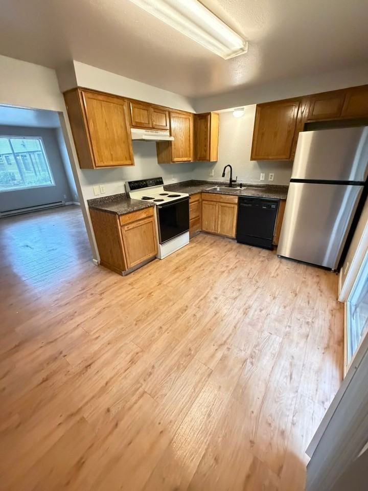 177 W C St #6 - Photo 7 of 21