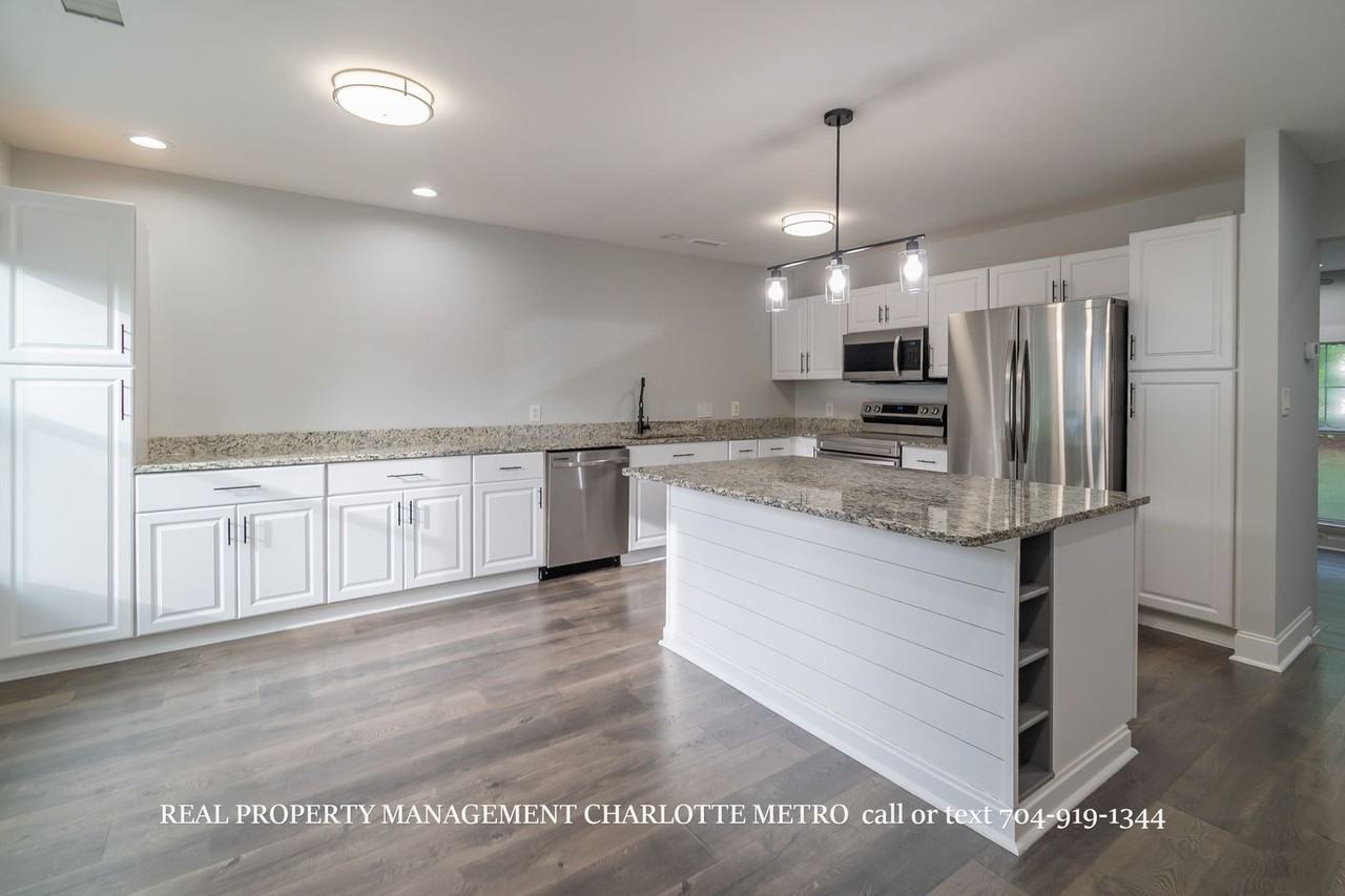 17429 Tuscany Ln - Photo 4 of 50