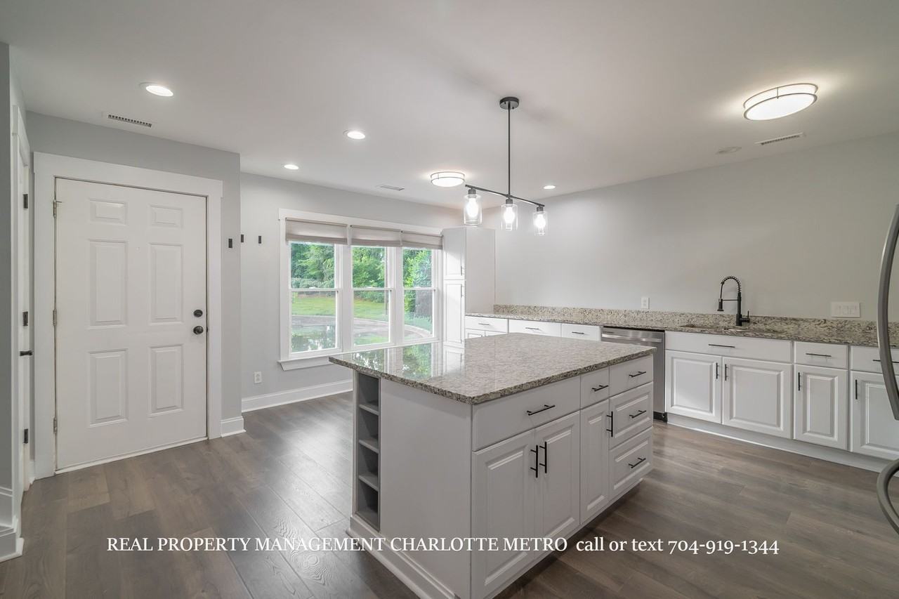 17429 Tuscany Ln - Photo 7 of 50