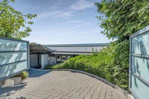 featured image of 2392 Constantine Place