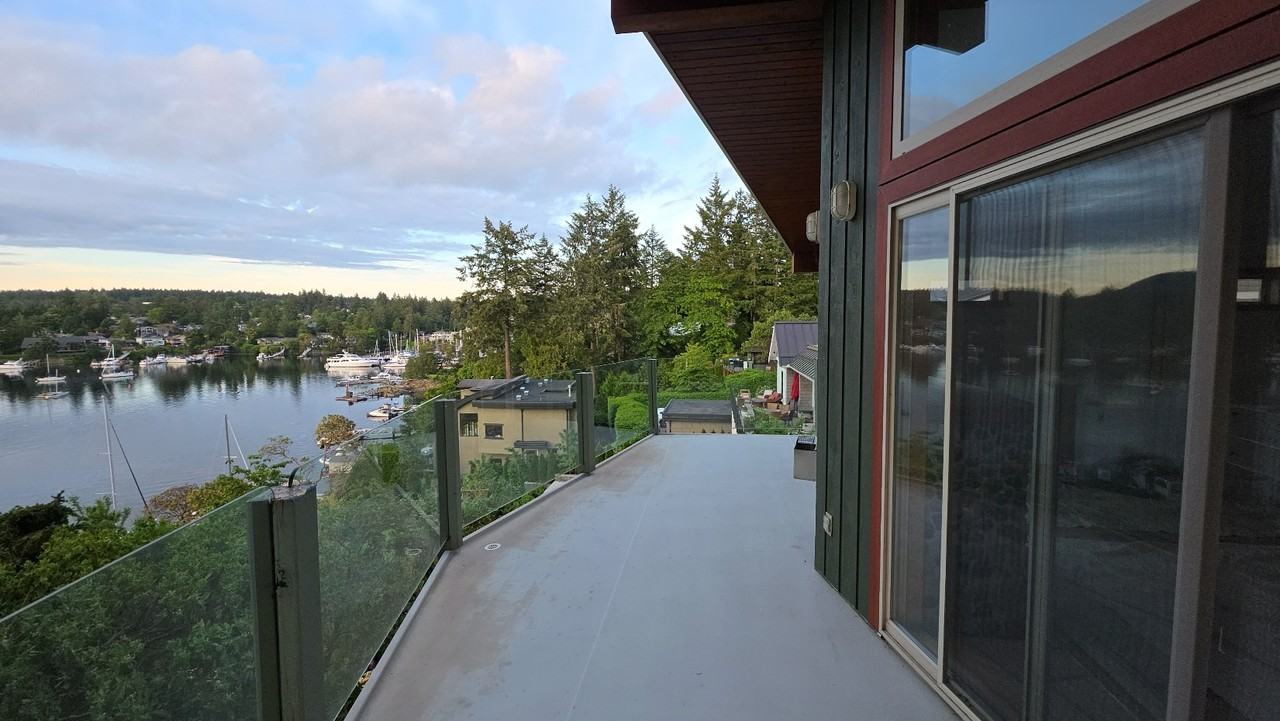 752 Sea Dr #1 - Photo 2 of 21