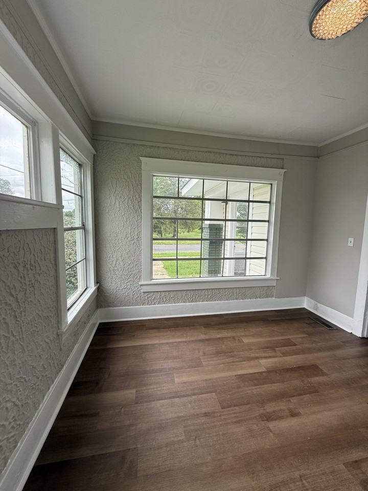 1645 Woodland Ave Sw #1 - Photo 6 of 10