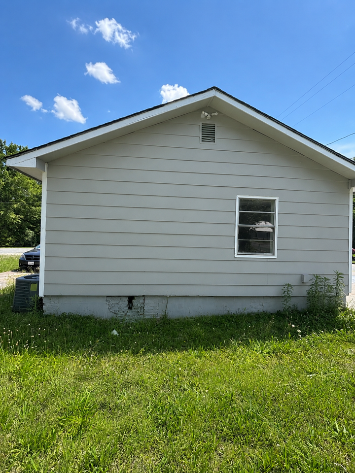 401 Carver Dr #1 - Photo 3 of 19