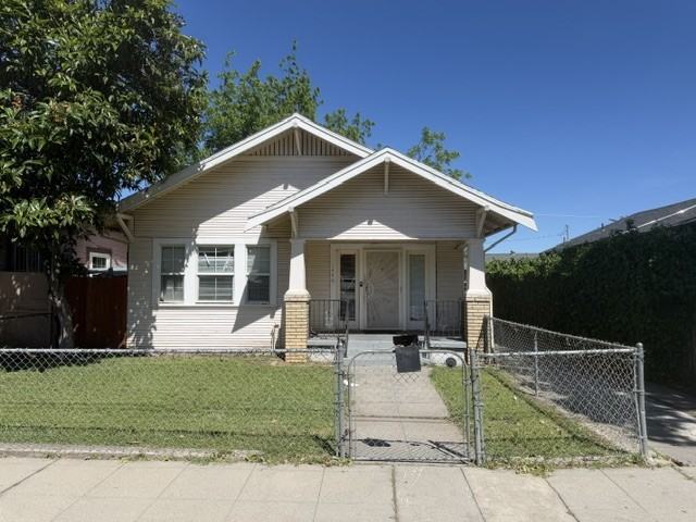 1446 S Aurora St #1 - Photo 2 of 4