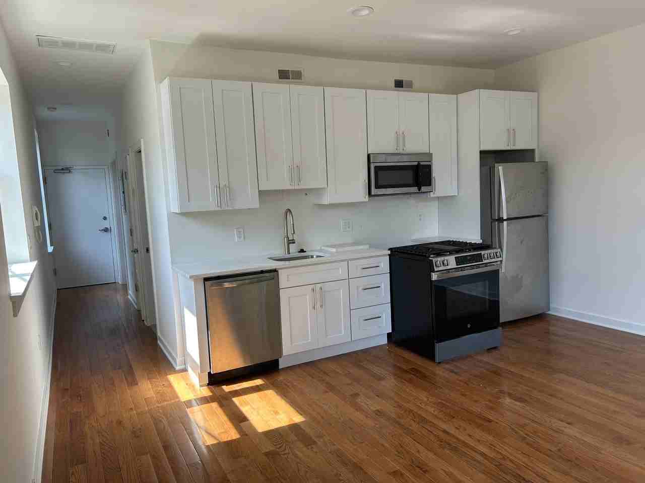 1330 Lombard St #2 - Photo 3 of 10
