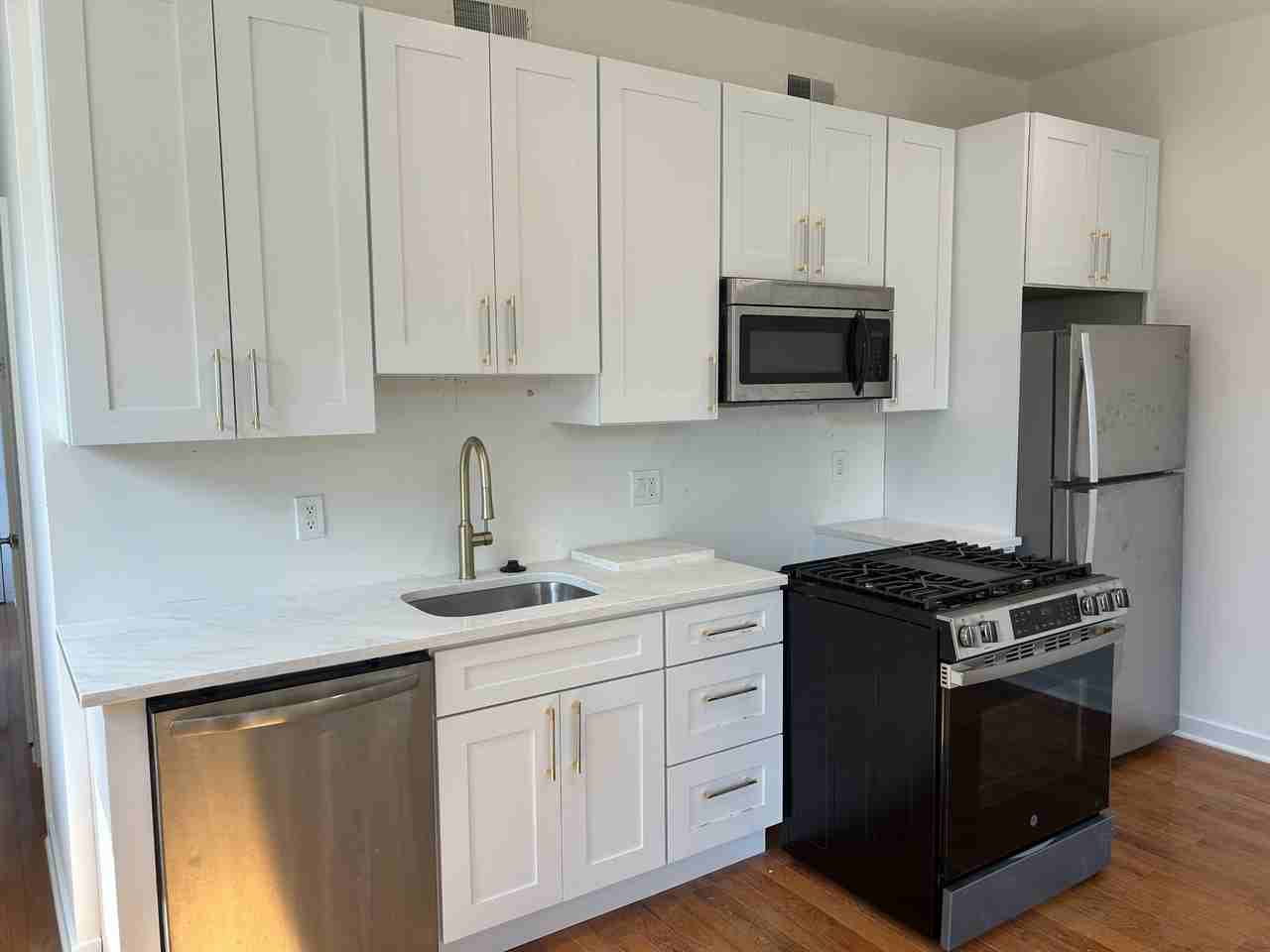 1330 Lombard St #2 - Photo 4 of 10