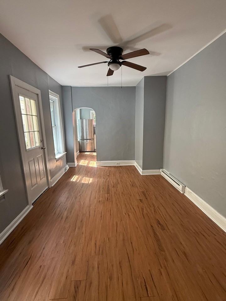 1242 Muhlenberg St #1 - Photo 3 of 10
