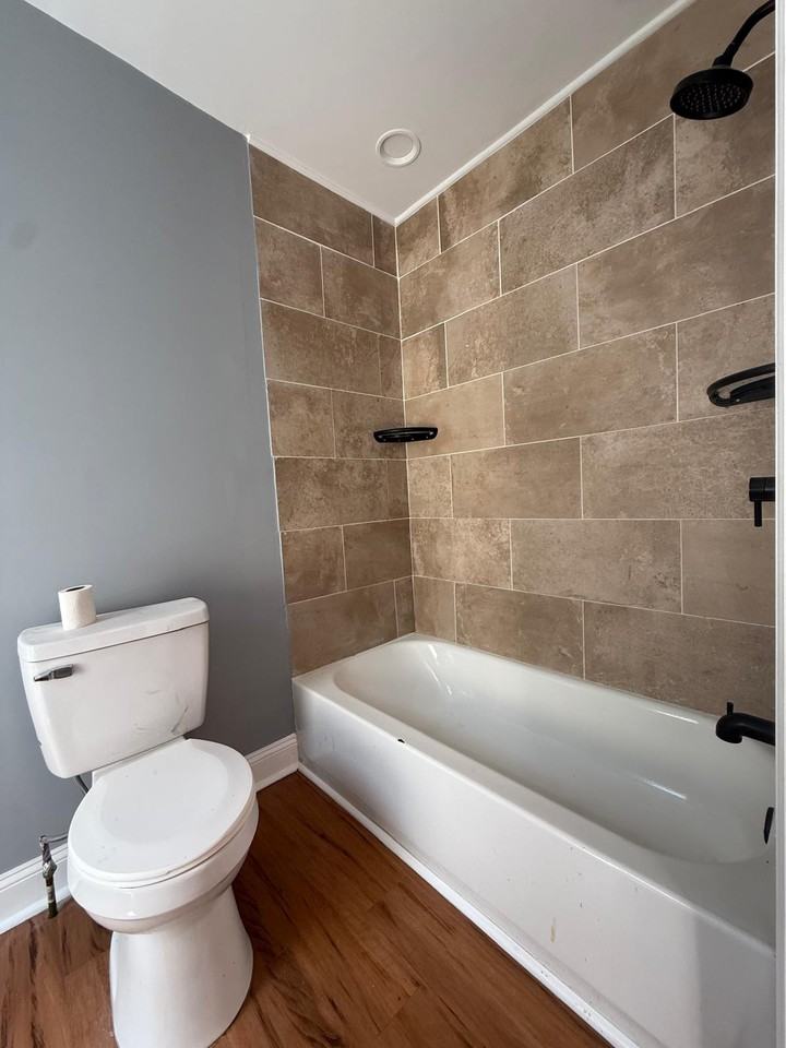 1242 Muhlenberg St #1 - Photo 4 of 10