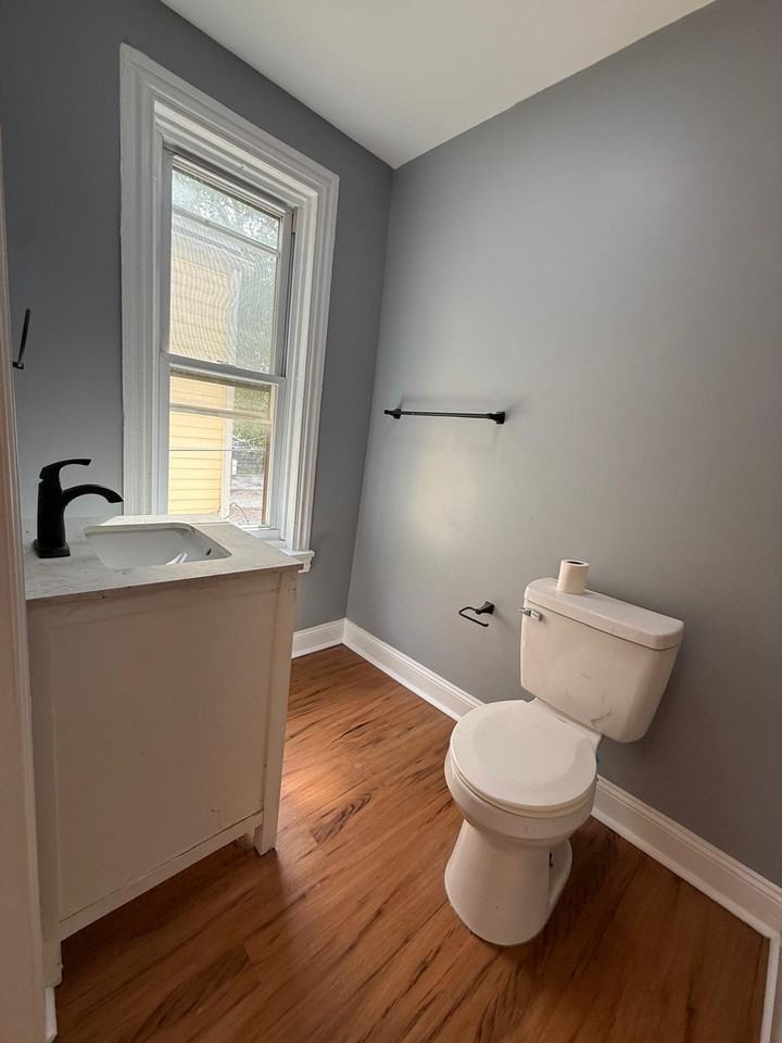 1242 Muhlenberg St #1 - Photo 5 of 10