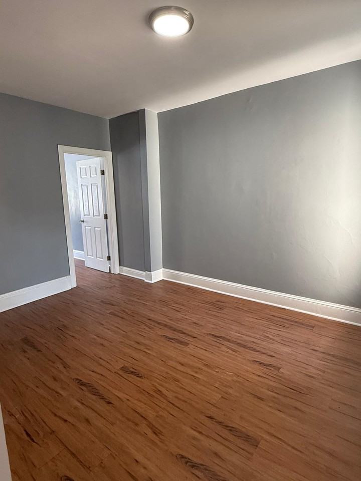 1242 Muhlenberg St #1 - Photo 6 of 10