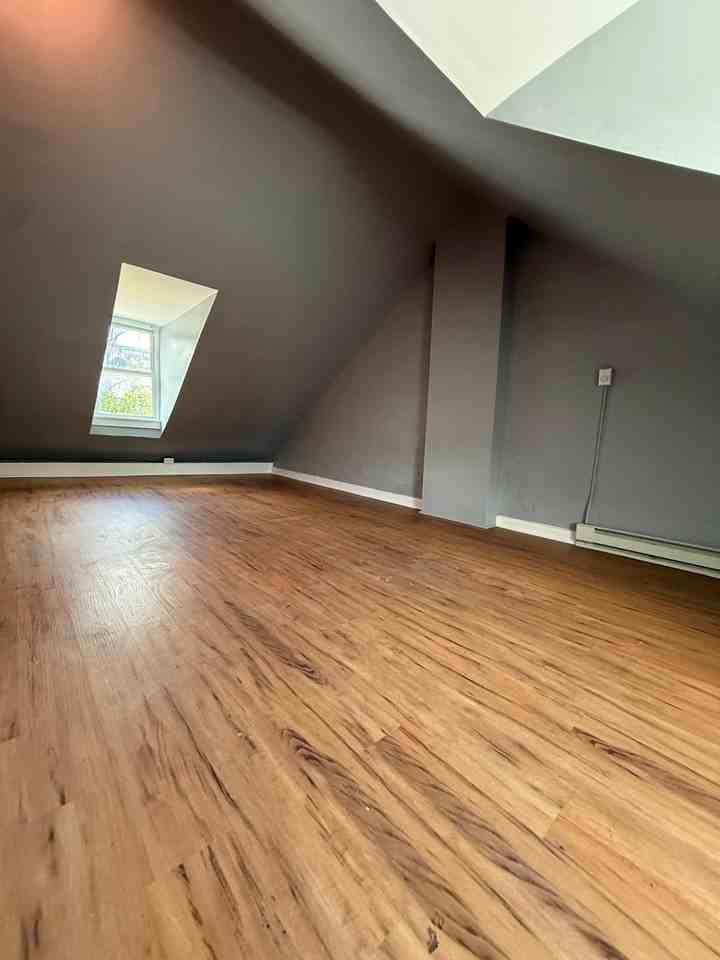 1242 Muhlenberg St #1 - Photo 7 of 10
