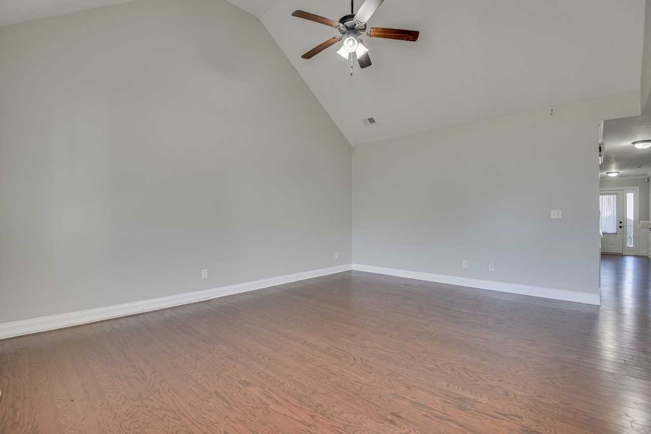 1721 Dunmore Ave #1 - Photo 5 of 21