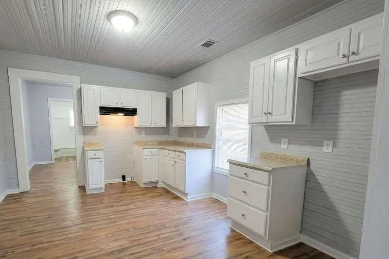 625 E Wall St #1 - Photo 3 of 11