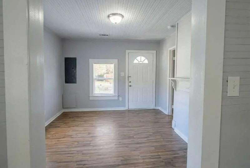 625 E Wall St #1 - Photo 4 of 11