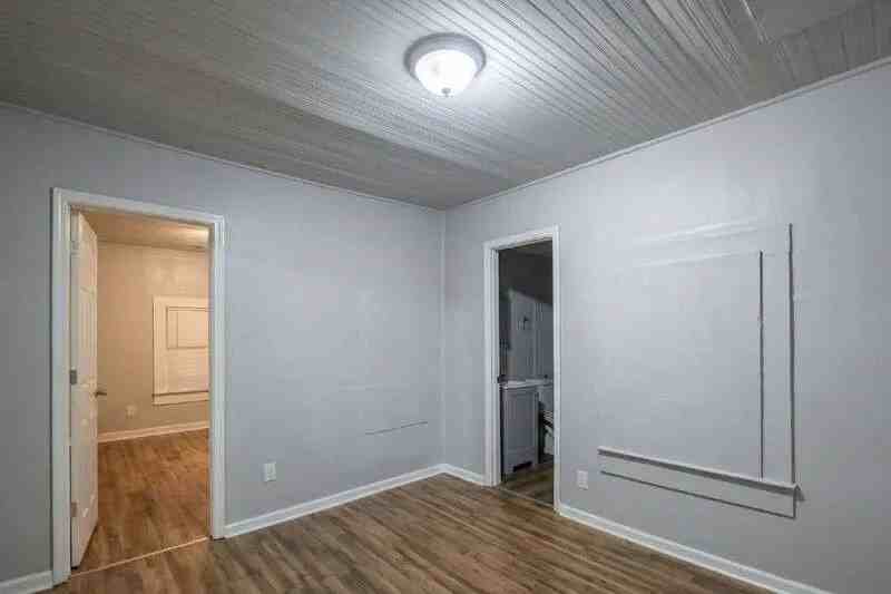 625 E Wall St #1 - Photo 5 of 11